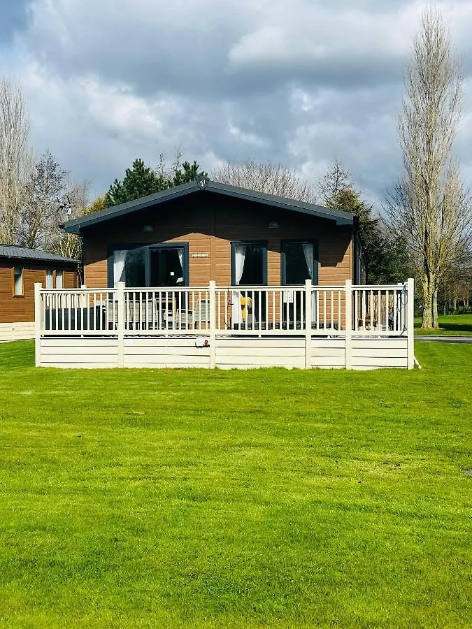 Garden View Lodge With Hot Tub York